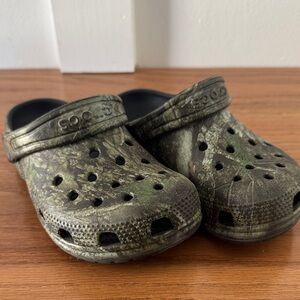 CROCS Realtree-Style Green Camo Slip-On Clogs